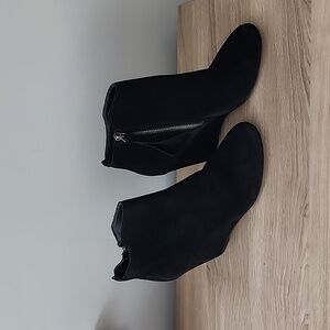 Dolce Vita Black Suede Wedge Heel Bootie Size 7 NEW (no tag)